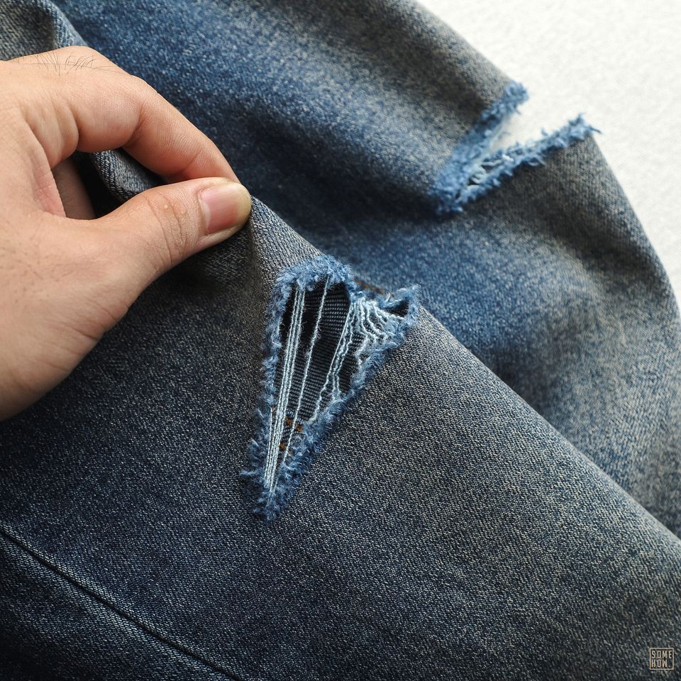 Quần Jean Rách Gối Wash Vàng