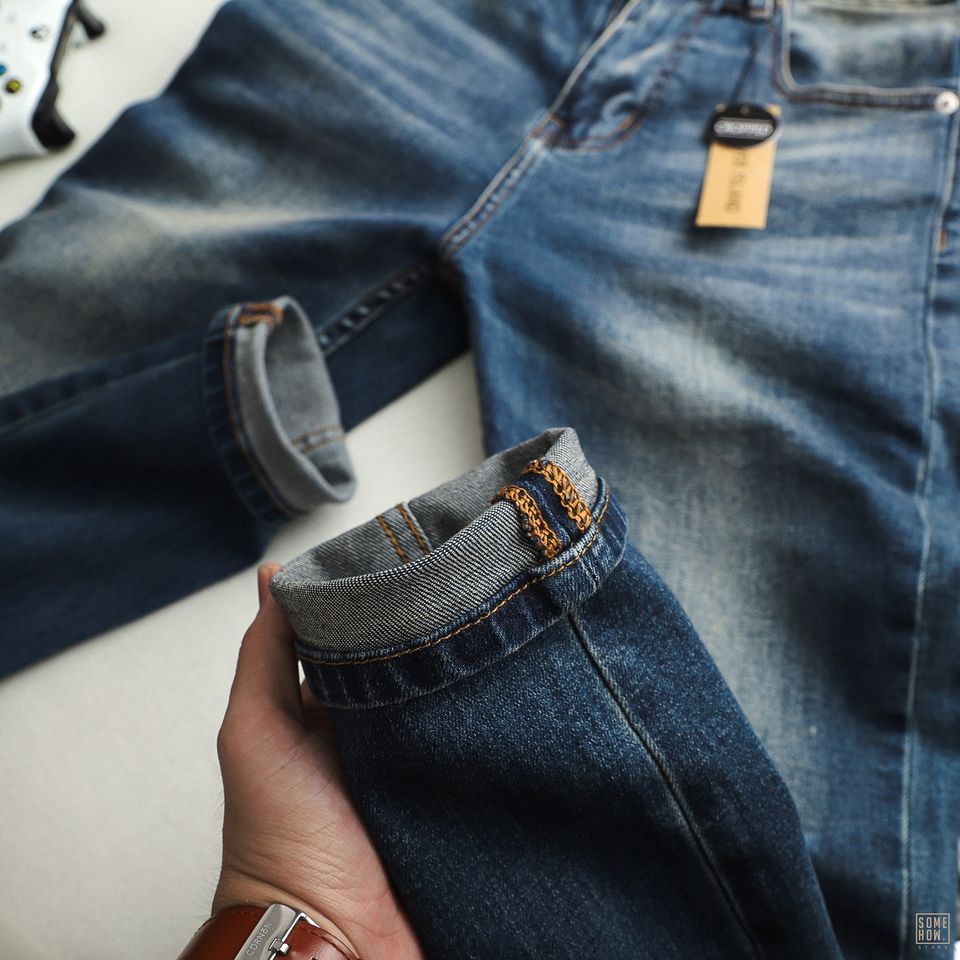 Quần Jean Rách Gối Wash Vàng