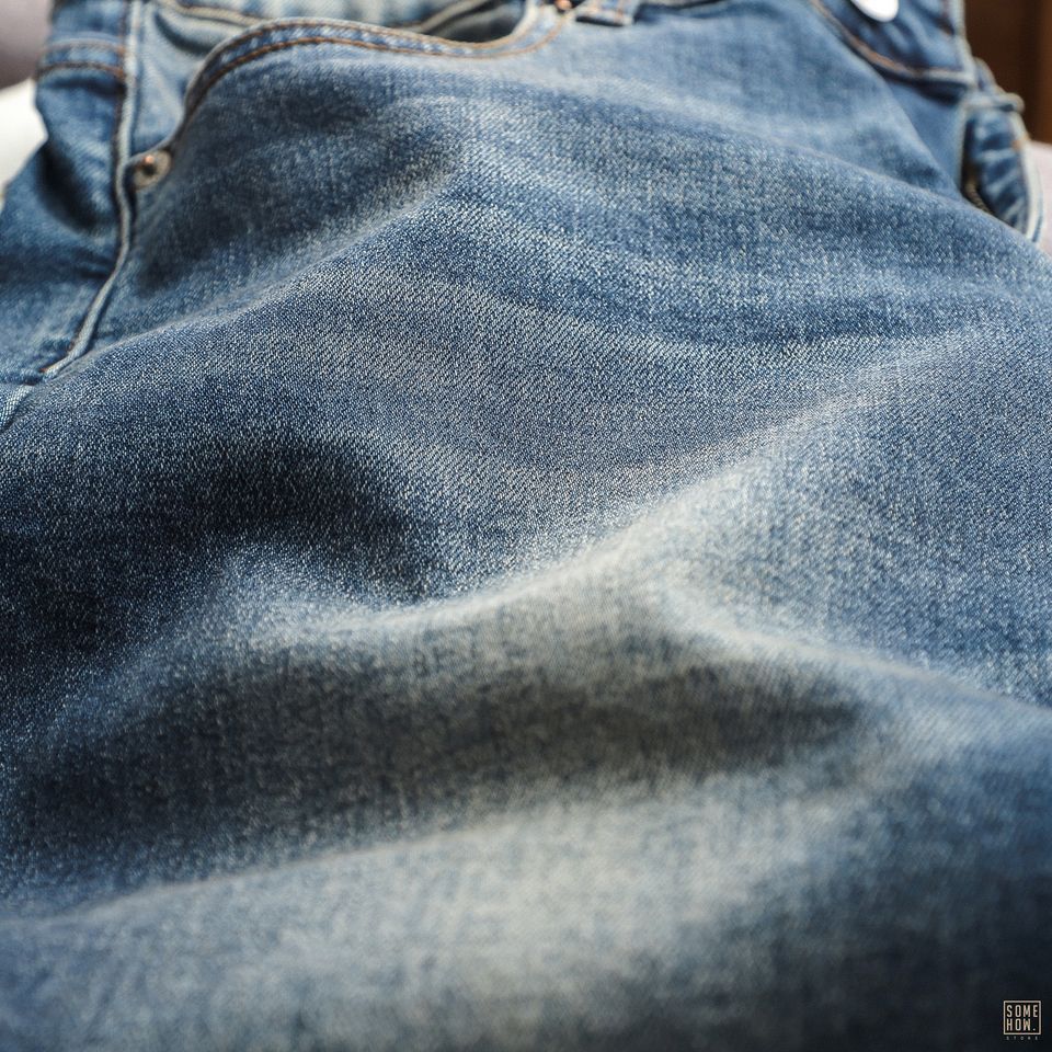 Quần Jean Rách Gối Wash Vàng
