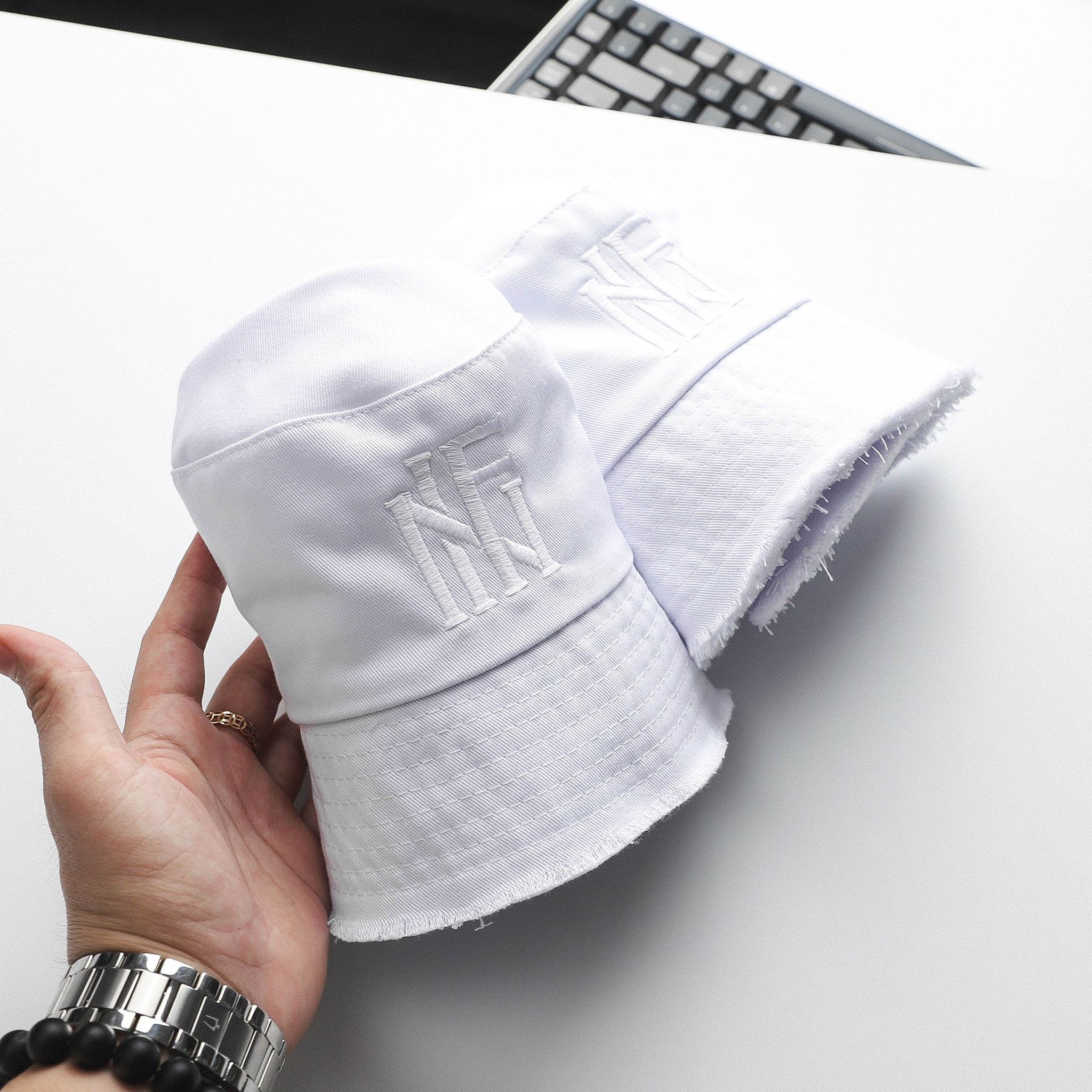 Nón Bucket INF Trắng Logo Thêu