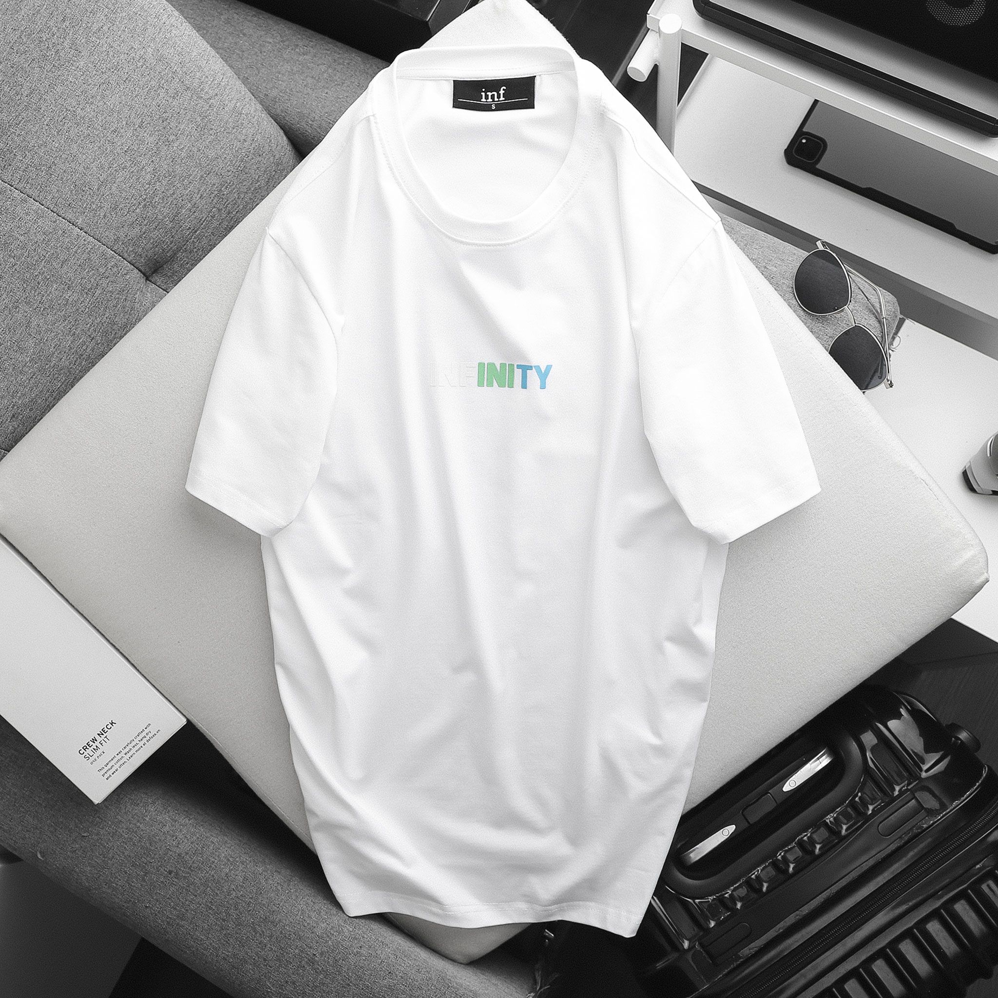 Áo Thun Inf Gradient Logo ĐT