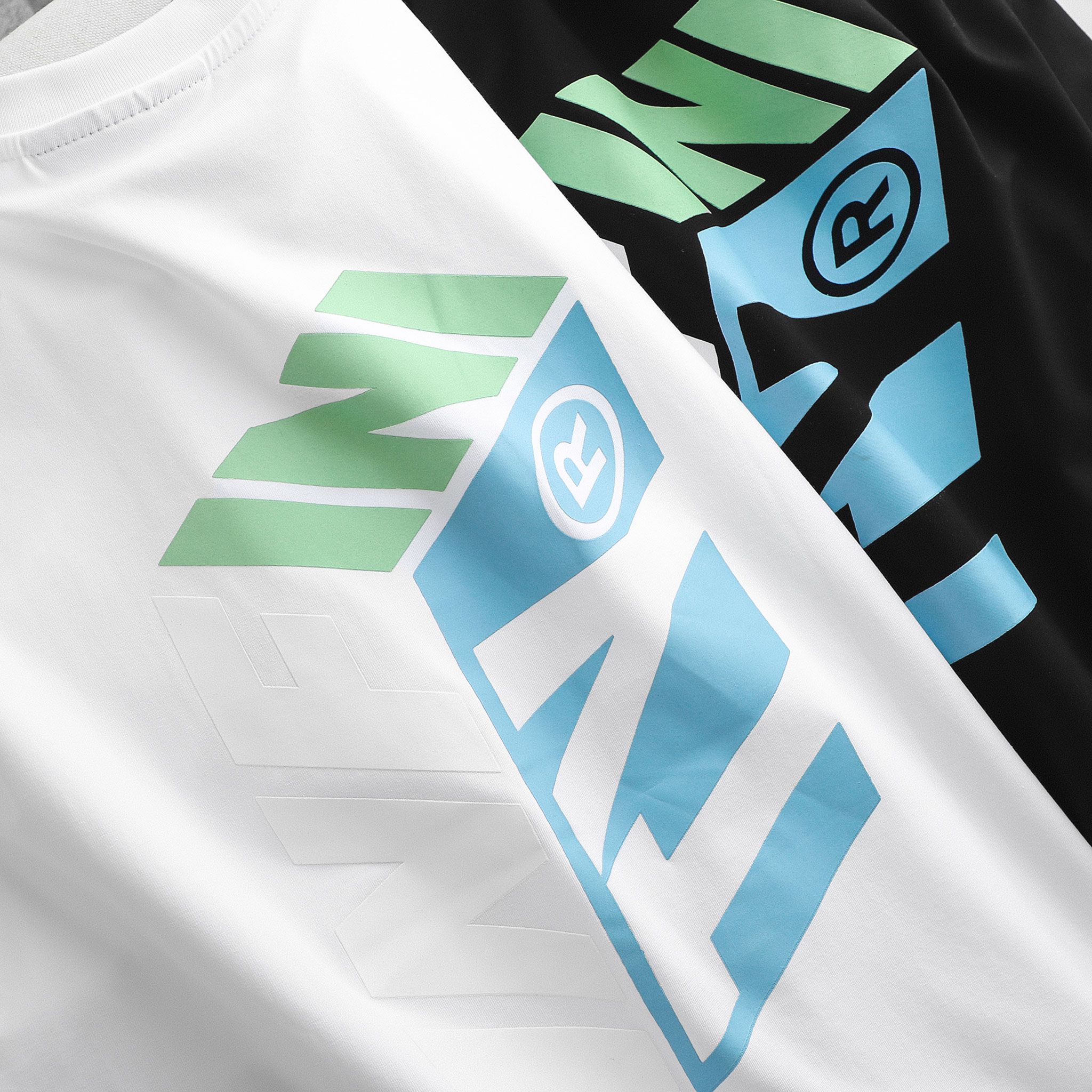 Áo Thun Inf Gradient Logo ĐT