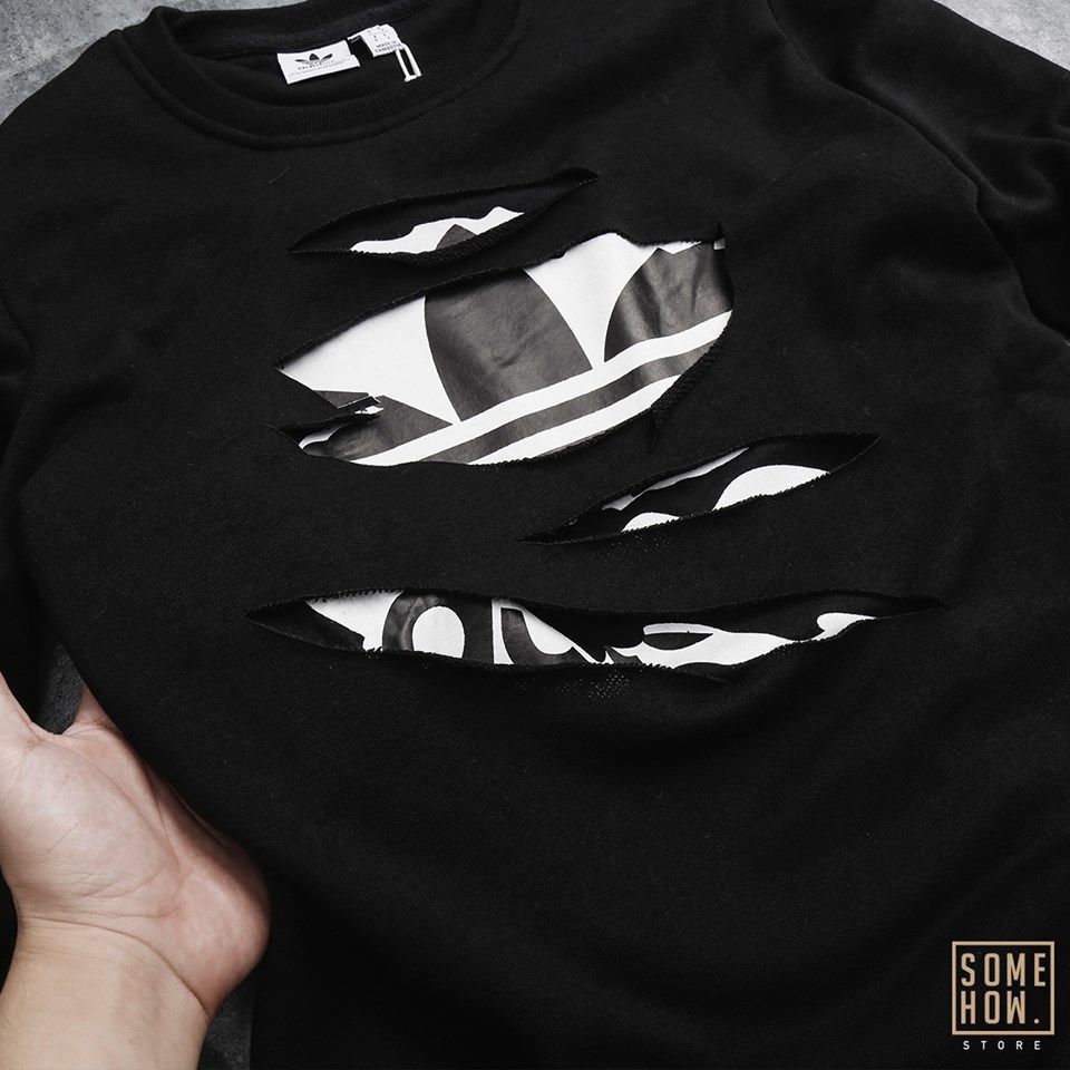 Sweater Das Logo Phối Rách