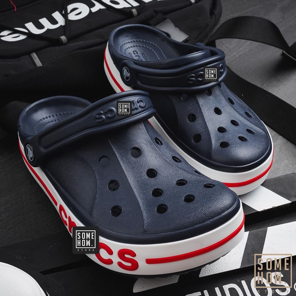 Dép Crocs Chữ