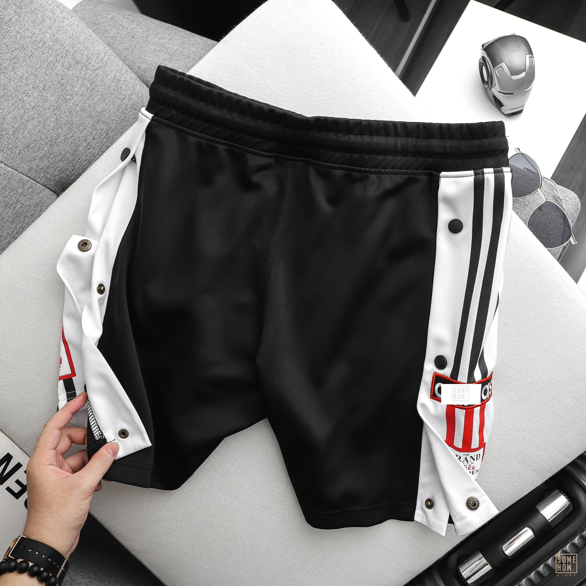 Short Das Thêu Logo 2M