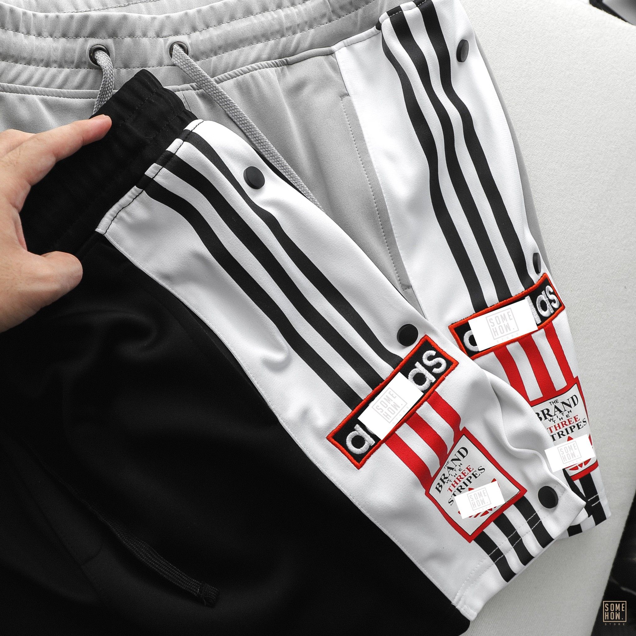 Short Das Thêu Logo 2M