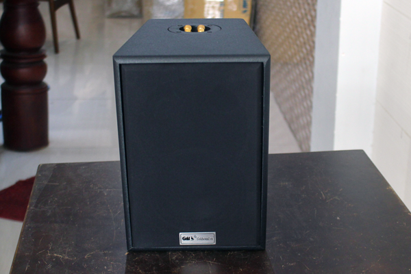 Loa Goldsound vệ tinh treo tường V25C công suất 25w, loa bass 4 inch, treble 5 cm, kích thước rộng 14 cm, cao 20 cm, sâu 22 cm, bảo hành dài hạn 5 năm.