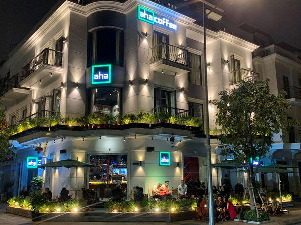 Hệ thống âm thanh cho Aha Cafe - Vinhomes Hạ long, Amply 4 - 6 vùng âm lượng, loa được thiết kế riêng cho quán, bật lớn không tạp âm, miễn phí công lắp đặt, bảo hành dài hạn 5 năm.