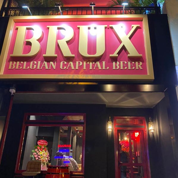 Loa cho BRUX-Belgian Capital Beer, Amply 4 - 6 vùng âm lượng, loa được thiết kế riêng cho quán, bật lớn không tạp âm, miễn phí công lắp đặt, bảo hành dài hạn 5 năm.