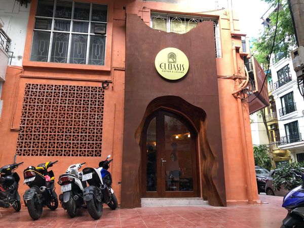 Loa cho El Oasis Coffee & Lounge, Hai Bà Trưng, Amply 4 - 6 vùng âm lượng, loa được thiết kế riêng cho quán, bật lớn không tạp âm, miễn phí công lắp đặt, bảo hành dài hạn 5 năm.