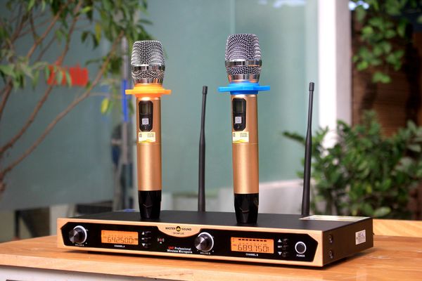 Dàn âm thanh Acoustic: K230 (01 amply A918 + 02 loa 200w + 01 vang cơ + bộ Micro không dây)