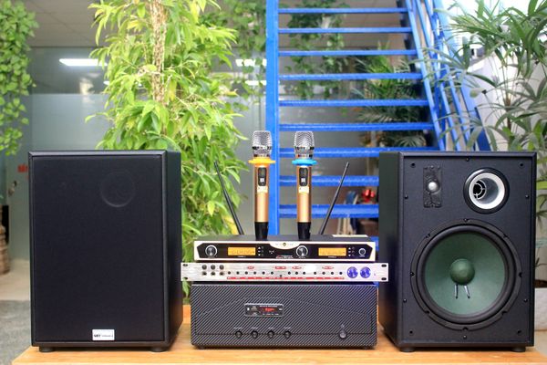 Dàn âm thanh Acoustic: K230 (01 amply A918 + 02 loa 200w + 01 vang cơ + bộ Micro không dây)