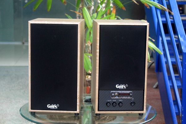 Loa Goldsound G25, công suất 100w, 2 Bass 4 inch, 2 Tress 3 inch, Bluetooth 5.0, cổng rca, khe usb, thiết kế 2 loa thùng gỗ cao 38 cm, rộng 21 cm, sâu 21 cm. Bảo hành 12 tháng