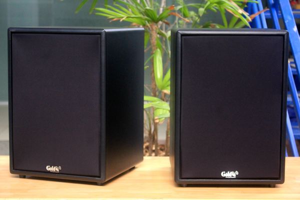 Loa Acoustic, hội trường V230PU (số lượng 1 loa) công suất 200w, loa bass 25 cm, treble 10 cm, kích thước rộng 32 cm, cao 47 cm, sâu 31 cm, phủ da PVC cao cấp, bảo hành dài hạn 5 năm.