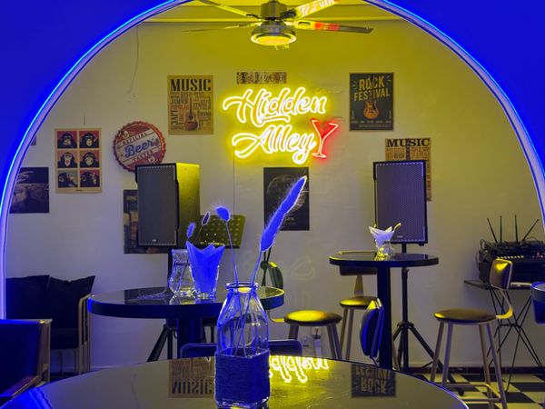 Loa Goldsound cho Hidden Alley Bar Quận 3, Amply 4 - 6 vùng âm lượng, loa được thiết kế riêng cho không gian quán, miễn phí công lắp đặt, bảo hành dài hạn 5 năm.