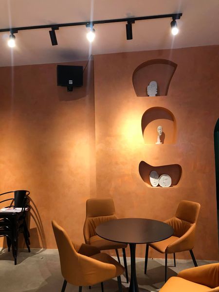 Loa cho El Oasis Coffee & Lounge, Hai Bà Trưng, Amply 4 - 6 vùng âm lượng, loa được thiết kế riêng cho quán, bật lớn không tạp âm, miễn phí công lắp đặt, bảo hành dài hạn 5 năm.
