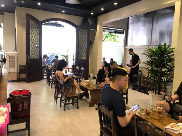 Hệ thống âm thanh cho Aha Cafe Vinhomes Riverside, Amply 4 - 6 vùng âm lượng, loa được thiết kế riêng cho quán, bật lớn không tạp âm, miễn phí công lắp đặt, bảo hành dài hạn 5 năm.