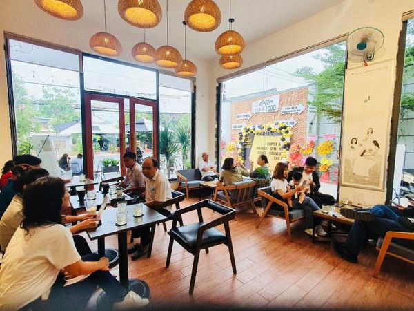 Hệ thống âm thanh quán cafe cho Trung Nguyên E-Coffee Tây Ninh, Amply 4 - 6 vùng âm lượng, loa được thiết kế riêng cho quán, bật lớn không tạp âm, miễn phí công lắp đặt, bảo hành dài hạn 5 năm.
