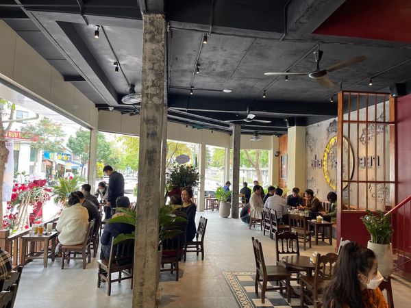 Hệ thống âm thanh cho AHA Cafe Văn Phú, Amply 4 - 6 vùng âm lượng, loa được thiết kế riêng cho quán, bật lớn không tạp âm, miễn phí công lắp đặt, bảo hành dài hạn 5 năm.