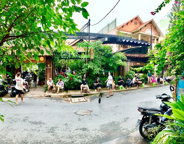 Loa cho quán Cà Phê Trứng 3T - Garden Saigon, Amply 4 - 6 vùng âm lượng, loa được thiết kế riêng cho quán, bật lớn không tạp âm, miễn phí công lắp đặt, bảo hành dài hạn 5 năm.