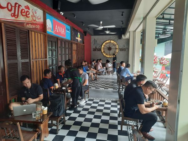 Hệ thống âm thanh cho AHA Cafe Nguyễn Đình Chiểu, Amply 4 - 6 vùng âm lượng, loa được thiết kế riêng cho quán, bật lớn không tạp âm, miễn phí công lắp đặt, bảo hành dài hạn 5 năm.