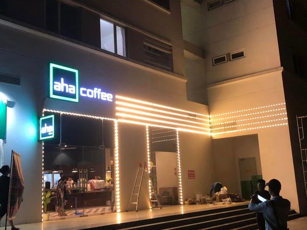 Hệ thống âm thanh cho Aha Coffee Euro Window River Park 4 , Amply 4 - 6 vùng âm lượng, loa được thiết kế riêng cho quán, bật lớn không tạp âm, miễn phí công lắp đặt, bảo hành dài hạn 5 năm.