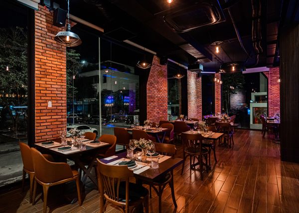 Loa Goldsound cho La Haye Kitchen & Bar, Amply 4 - 6 vùng âm lượng, loa được thiết kế riêng cho không gian quán, miễn phí công lắp đặt, bảo hành dài hạn 5 năm.