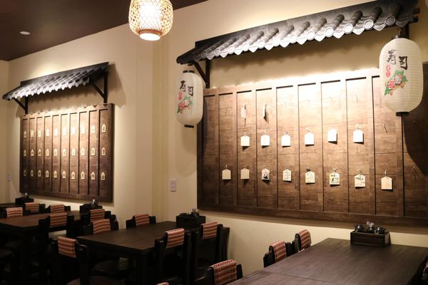 Hệ thống âm thanh cho nhà hàng Nhật Bản Mộc Sushi, Amply 4 - 6 vùng âm lượng, loa được thiết kế riêng cho quán, bật lớn không tạp âm, miễn phí công lắp đặt, bảo hành dài hạn 5 năm.