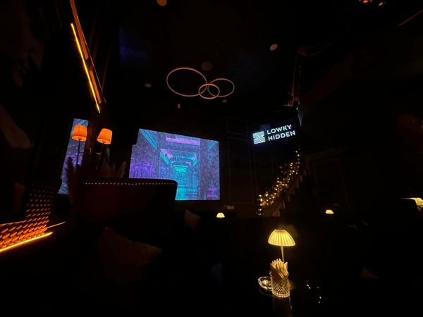 Loa cho Bar Lowky Lounge, Quận 1, Amply 4 - 6 vùng âm lượng, loa được thiết kế riêng cho quán, bật lớn không tạp âm, miễn phí công lắp đặt, bảo hành dài hạn 5 năm.