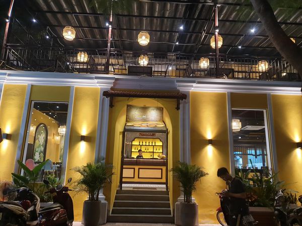 Hệ thống âm thanh cho nhà hàng Sen Deli Restaurant, Amply 4 - 6 vùng âm lượng, loa được thiết kế riêng cho quán, bật lớn không tạp âm, miễn phí công lắp đặt, bảo hành dài hạn 5 năm.