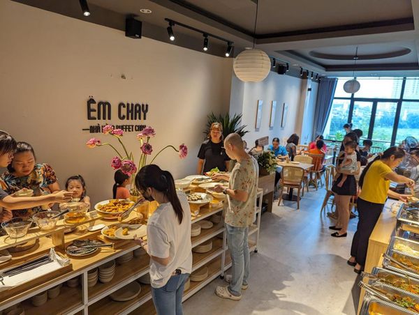 Loa cho Êmchay - Nhà hàng Buffet Chay, Amply 4 - 6 vùng âm lượng, loa được thiết kế riêng cho quán, bật lớn không tạp âm, miễn phí công lắp đặt, bảo hành dài hạn 5 năm.