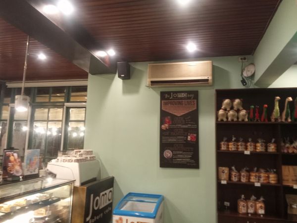Hệ thống âm thanh cho Joma Bakery Cafe Vietnam • Hà Nội, Amply 4 - 6 vùng âm lượng, loa được thiết kế riêng cho quán, bật lớn không tạp âm, miễn phí công lắp đặt, bảo hành dài hạn 5 năm.
