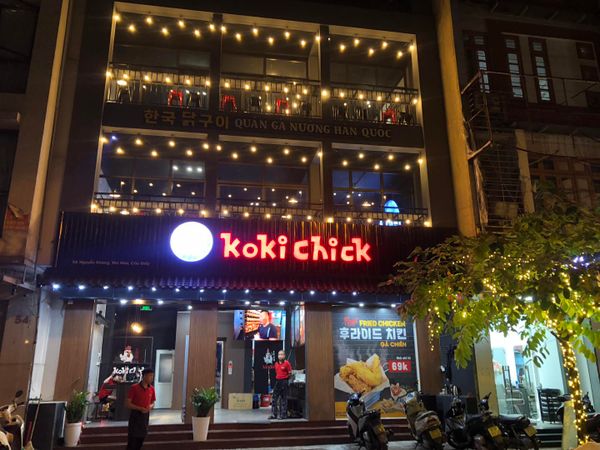 Hệ thống âm thanh cho nhà hàng Koki Chick - Quán Gà Nướng Hàn Quốc, Amply 4 - 6 vùng âm lượng, loa được thiết kế riêng cho quán, bật lớn không tạp âm, miễn phí công lắp đặt, bảo hành dài hạn 5 năm.