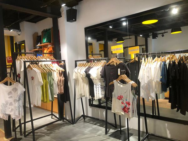 Loa cho shop thời trang Ginkgo T-shirts, Amply 4 - 6 vùng âm lượng, loa được thiết kế riêng cho quán, bật lớn không tạp âm, miễn phí công lắp đặt, bảo hành dài hạn 5 năm.