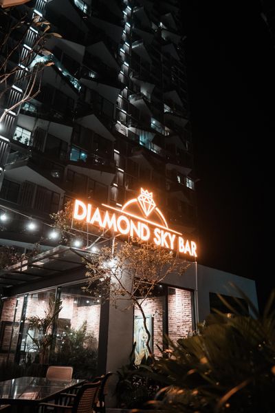 Loa cho nhà hàng Diamond Sky Bar & Restaurant Ecopark, Amply 4 - 6 vùng âm lượng, loa được thiết kế riêng cho quán, bật lớn không tạp âm, miễn phí công lắp đặt, bảo hành dài hạn 5 năm.