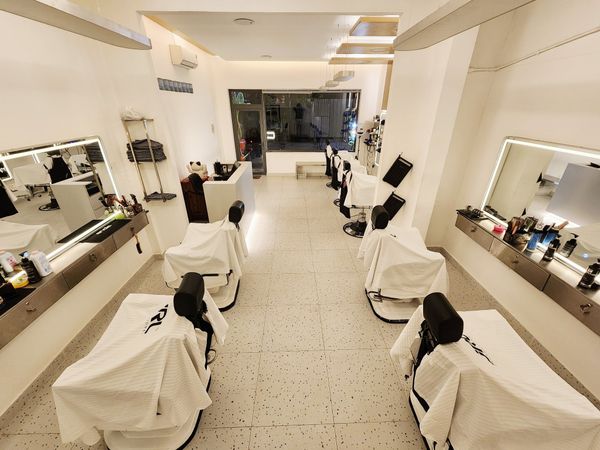 Loa quán cắt tóc hair salon cho The New Guy, Amply 4 - 6 vùng âm lượng, loa được thiết kế riêng cho quán, bật lớn không tạp âm, miễn phí công lắp đặt, bảo hành dài hạn 5 năm.