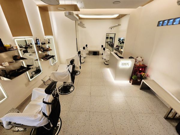 Loa quán cắt tóc hair salon cho The New Guy, Amply 4 - 6 vùng âm lượng, loa được thiết kế riêng cho quán, bật lớn không tạp âm, miễn phí công lắp đặt, bảo hành dài hạn 5 năm.