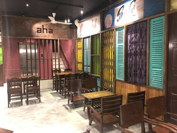Hệ thống âm thanh cho Aha Cafe Vũ Phạm Hàm, Amply 4 - 6 vùng âm lượng, loa được thiết kế riêng cho quán, bật lớn không tạp âm, miễn phí công lắp đặt, bảo hành dài hạn 5 năm.