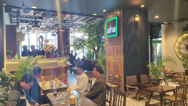 Hệ thống âm thanh cho AHA Cafe Aeon Mall, Amply 4 - 6 vùng âm lượng, loa được thiết kế riêng cho quán, bật lớn không tạp âm, miễn phí công lắp đặt, bảo hành dài hạn 5 năm.