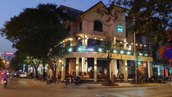 Hệ thống âm thanh cho AHA CAFE Nguyễn Khuyến, Amply 4 - 6 vùng âm lượng, loa được thiết kế riêng cho quán, bật lớn không tạp âm, miễn phí công lắp đặt, bảo hành dài hạn 5 năm.