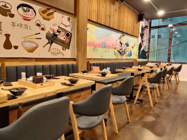 Hệ thống âm thanh cho nhà hàng Nhật Bản Moshi Sushi, Amply 4 - 6 vùng âm lượng, loa được thiết kế riêng cho quán, bật lớn không tạp âm, miễn phí công lắp đặt, bảo hành dài hạn 5 năm.
