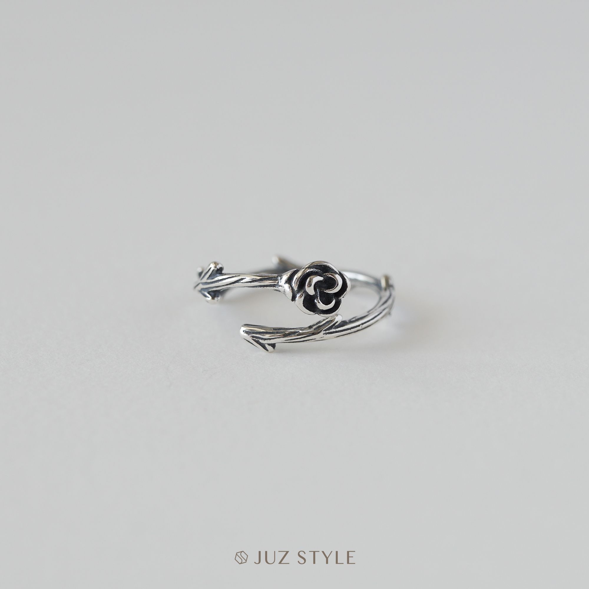 Nhẫn bạc Black rose