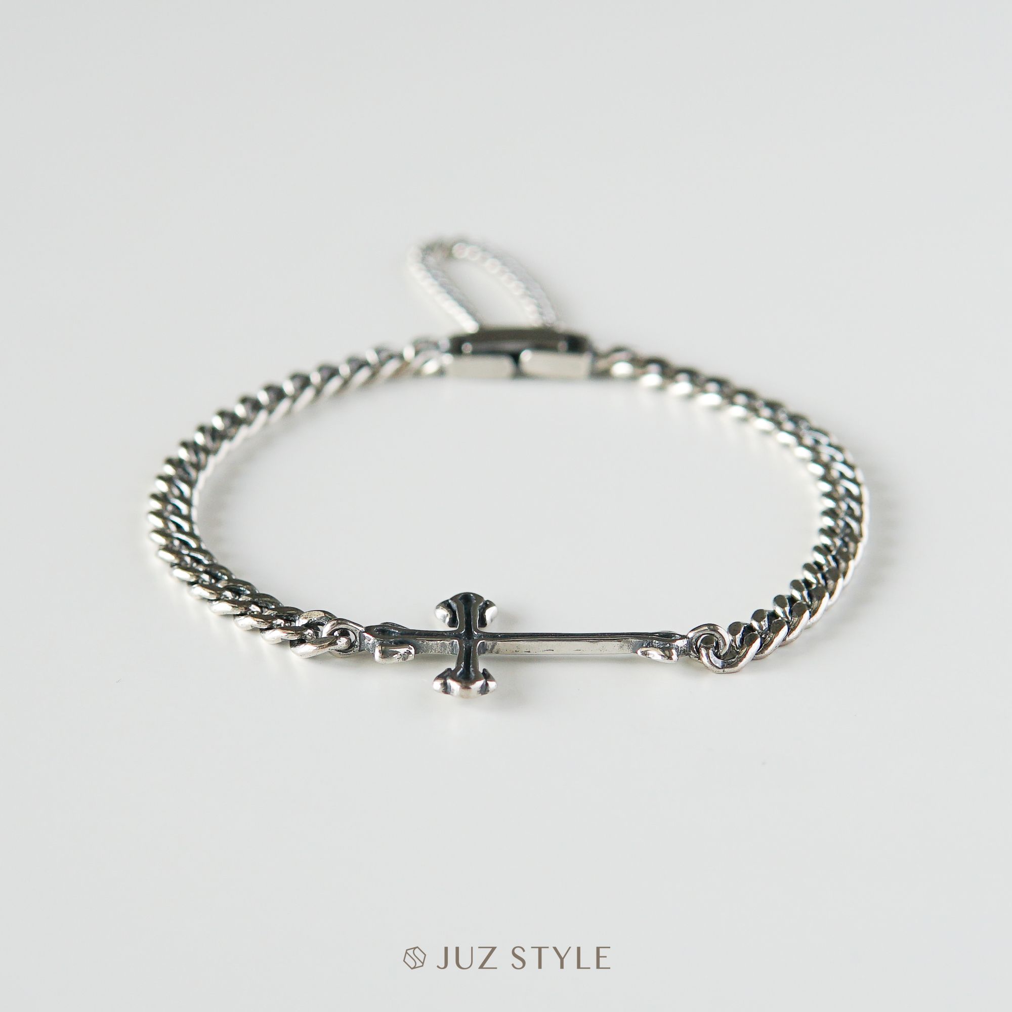 Lắc tay bạc Vintage cross