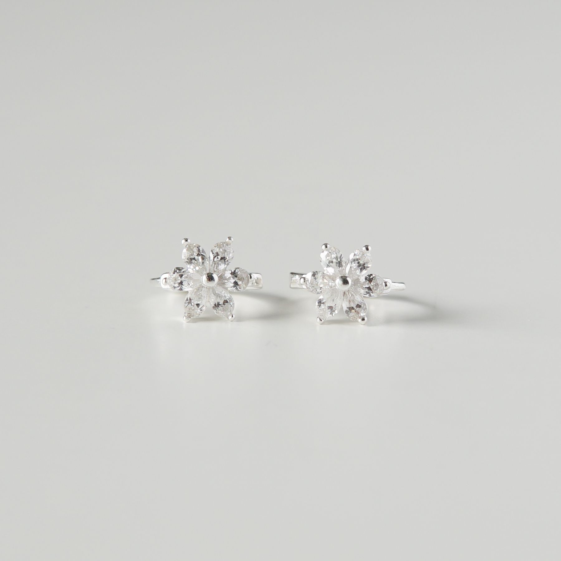 Bông tai bạc Flower CZ hoop