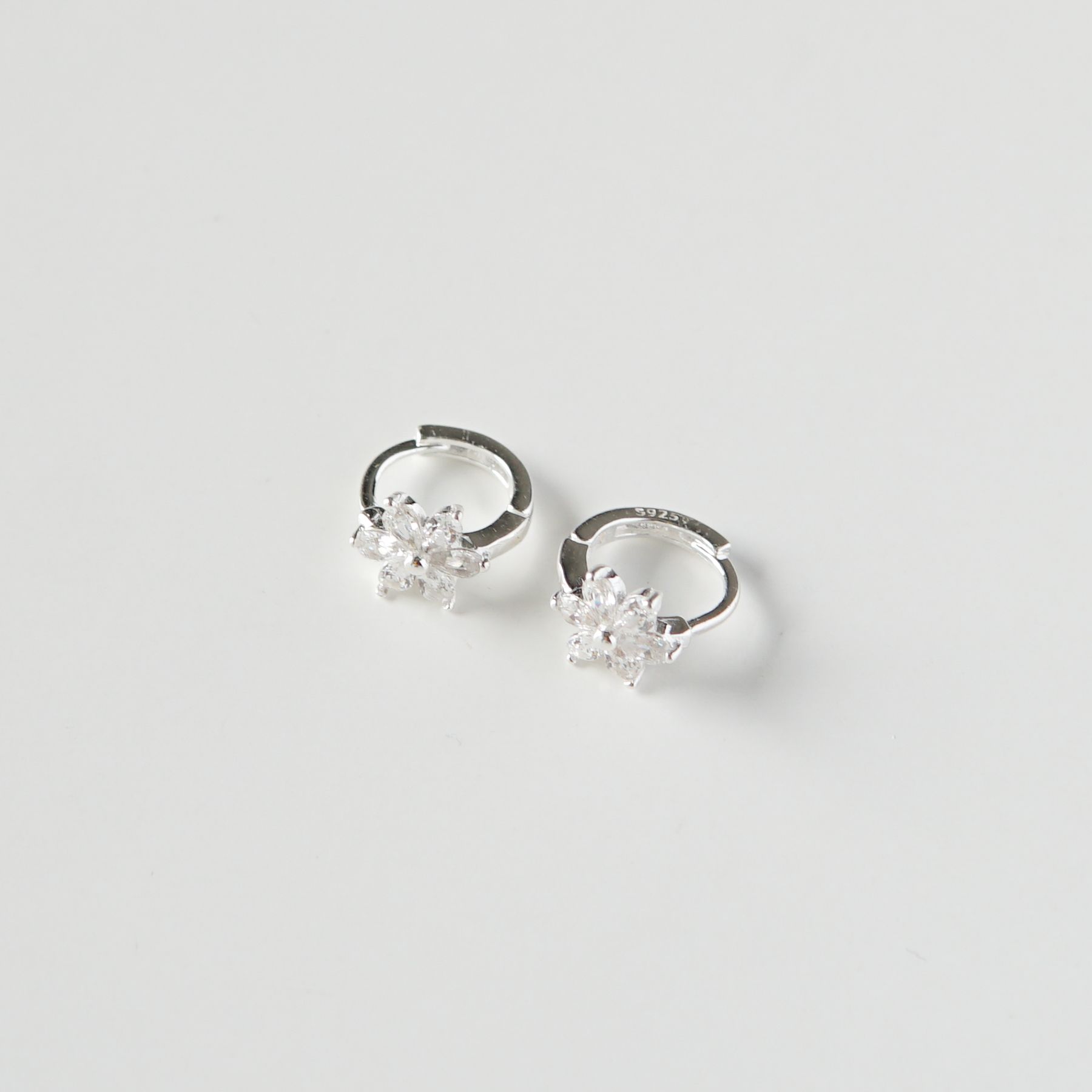 Bông tai bạc Flower CZ hoop