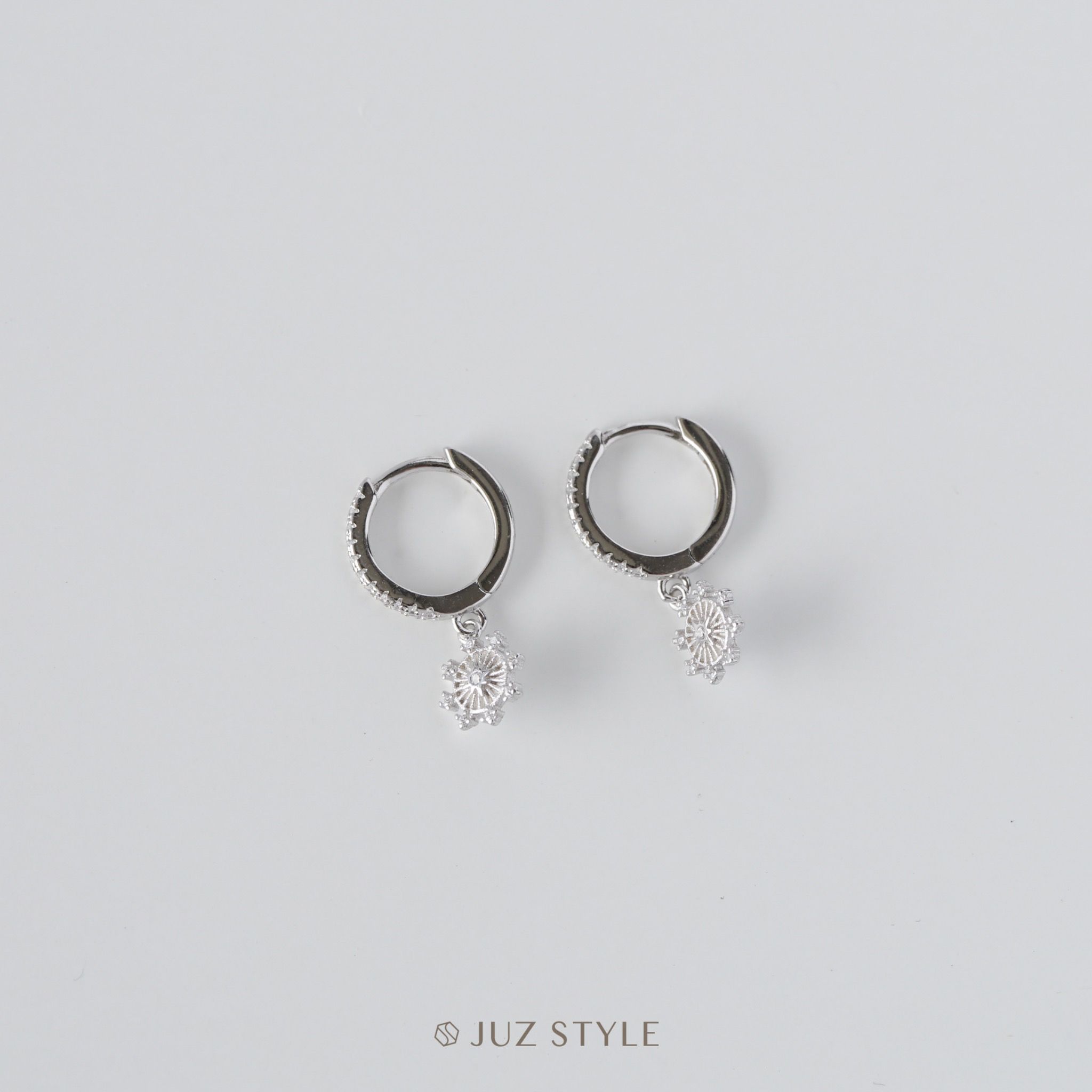 Bông tai bạc Cz Snowflake hoop