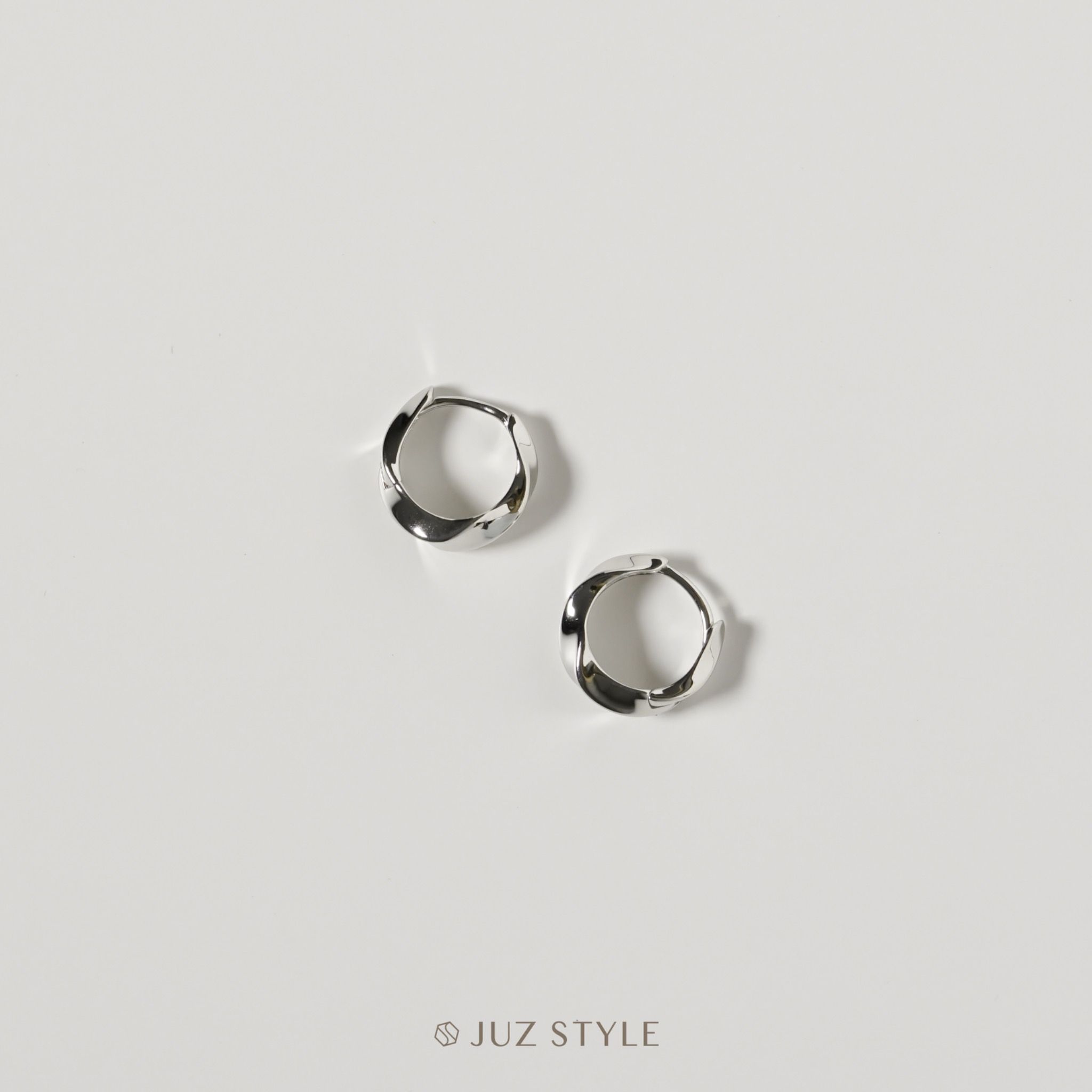 Bông tai bạc Tiny twisted hoop