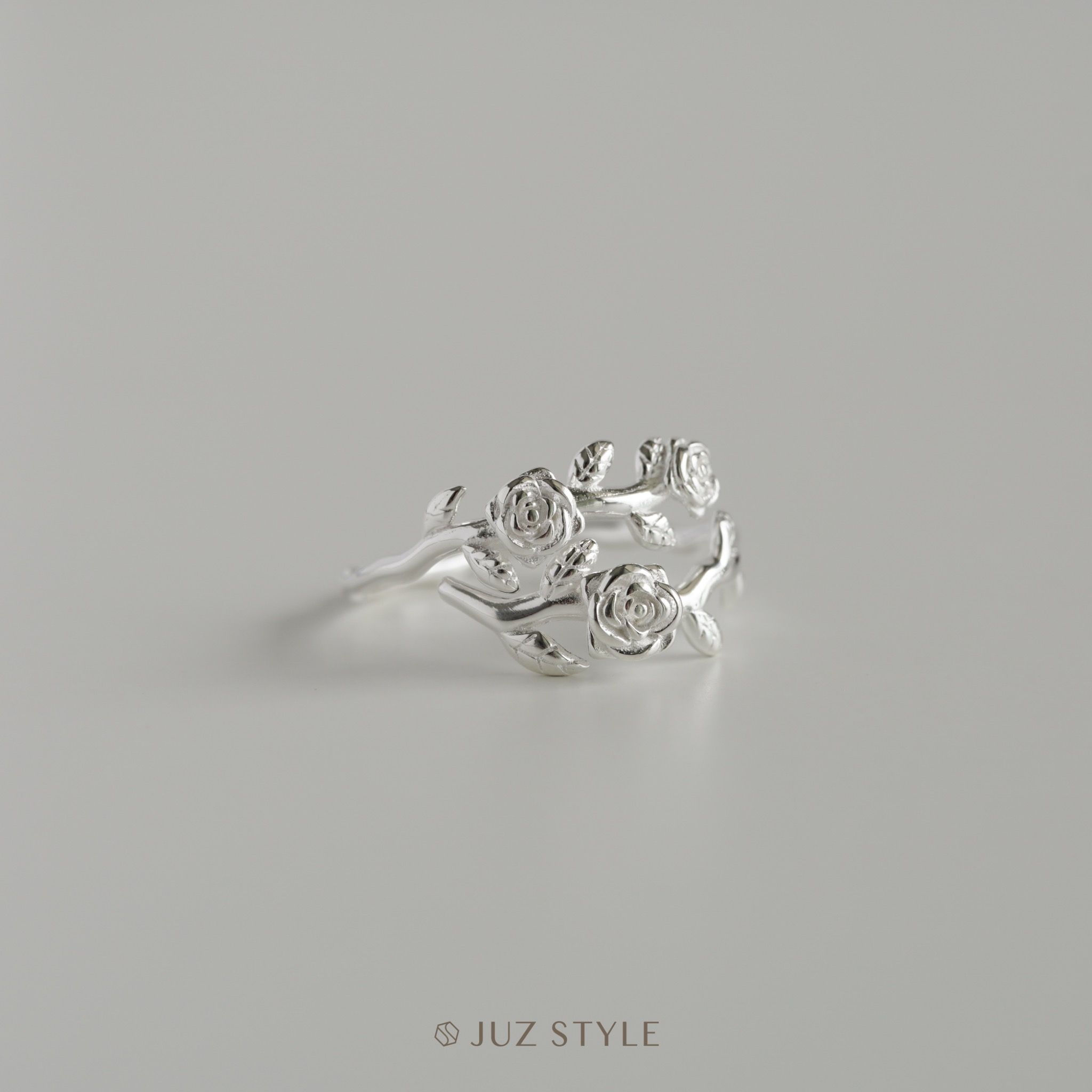 Nhẫn bạc Triple roses