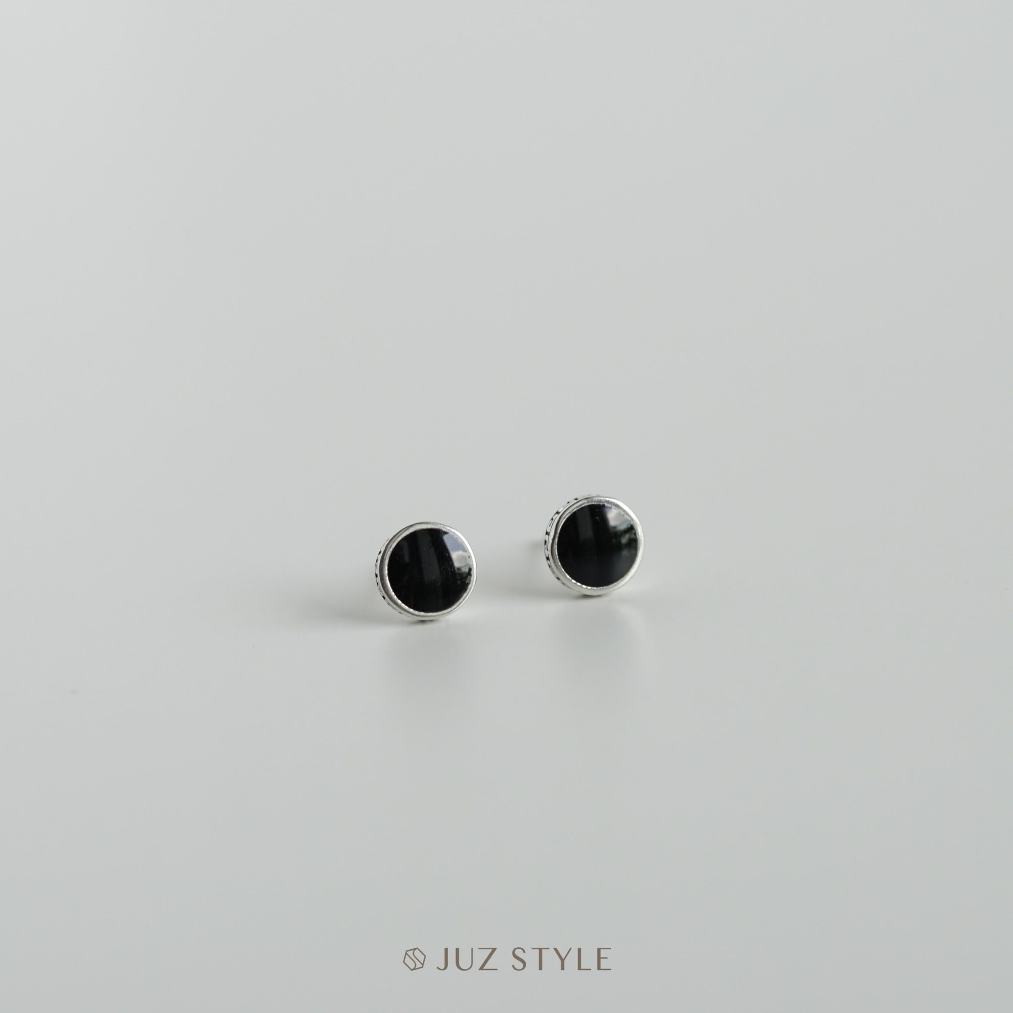 Bông tai bạc Black Circle