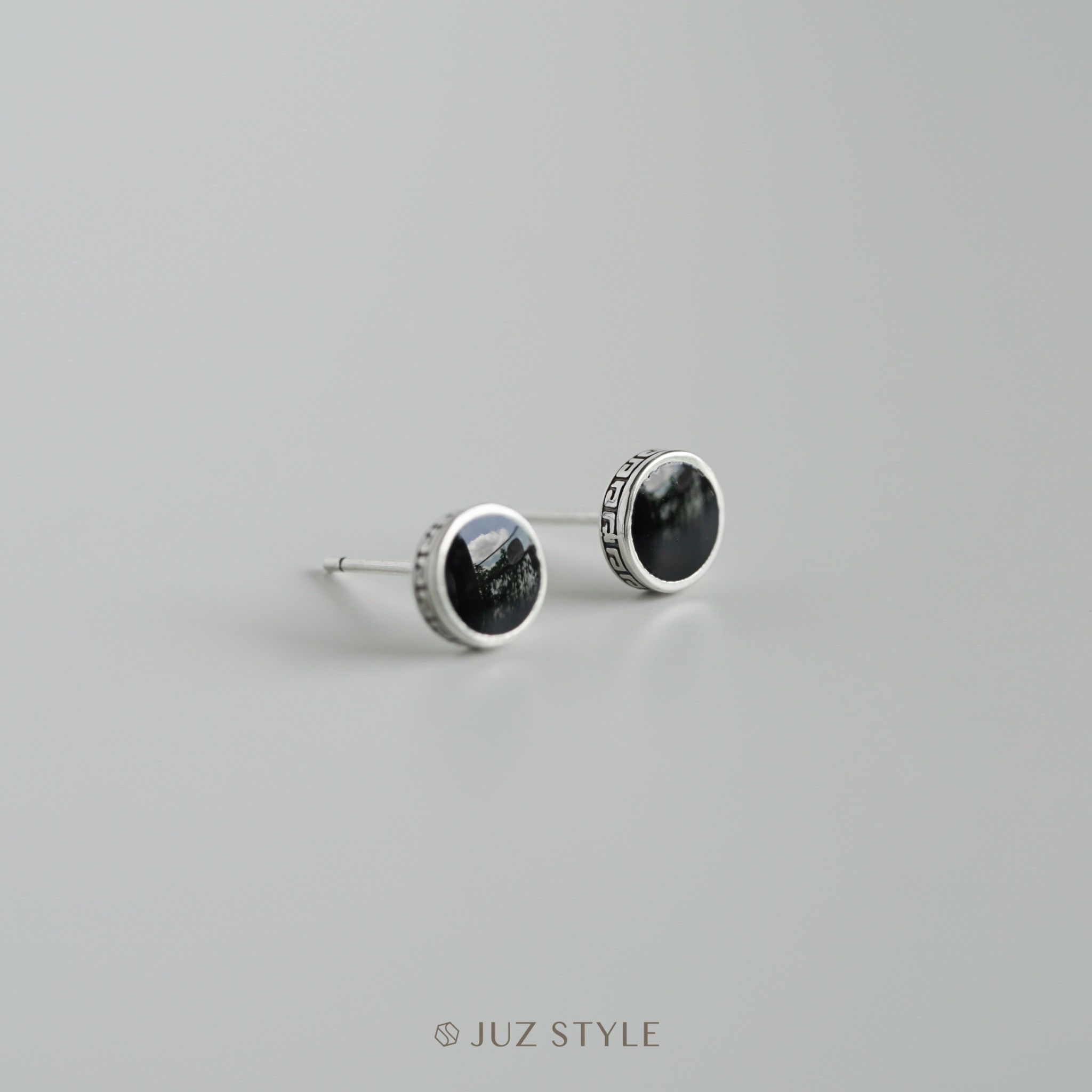 Bông tai bạc Black Circle